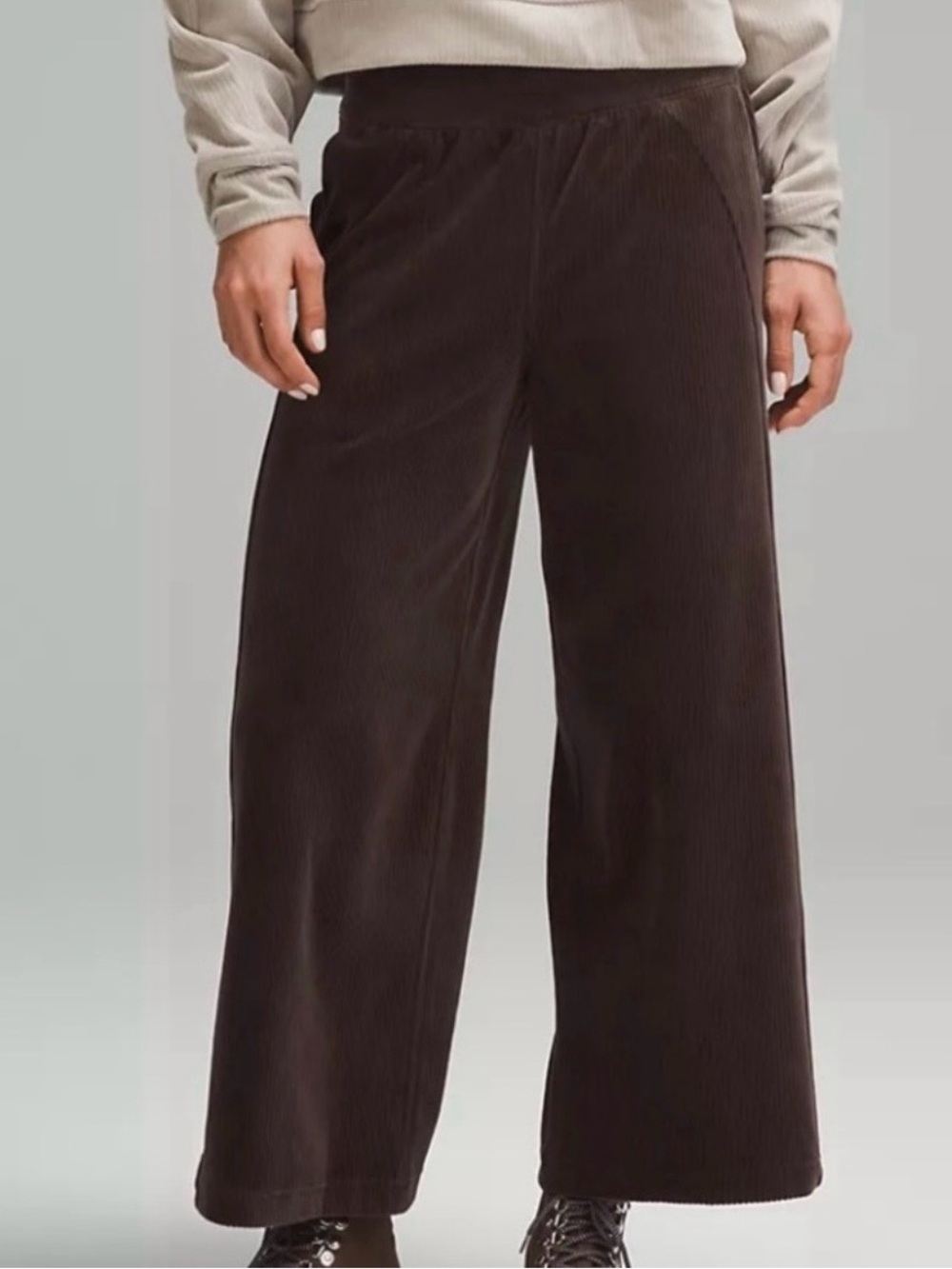 Lululemon Scuba Mid-Rise Wide-Leg Velvet Cord Pant Espresso Brown - Size 2 - EUC